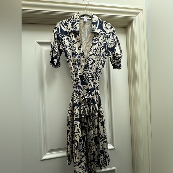 Vintage DVF wrap dress with tie - Picture 4 of 5